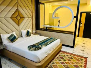 The Hotel Emerald