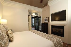 Cypress Inn Carmel-by-the-Sea