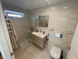 Ground-floor apartment with garden and pool- Benalmádena
