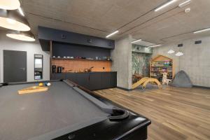 Functional Apartment with Gym & Sauna by Noclegi Renters