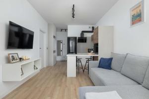 Functional Apartment with Gym & Sauna by Noclegi Renters