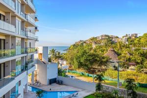 Seabreeze Haven | Oceanview studio, pool & gym
