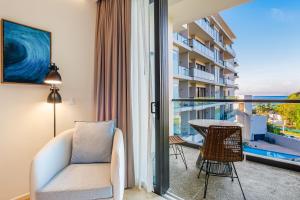 Seabreeze Haven | Oceanview studio, pool & gym