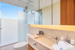 Seabreeze Haven | Oceanview studio, pool & gym