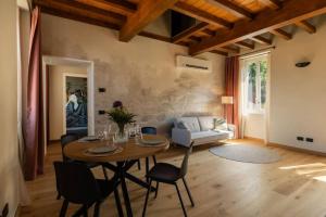 Oriente Luxury Boutique Apartment in Ello