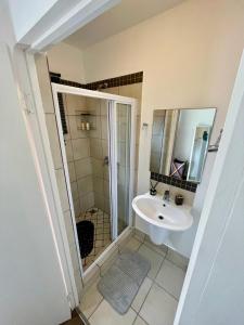 Modern Comfort at Oyster Walk