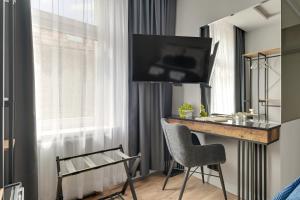 Lawendowa Old Town Signature Rooms with Shared Kitchen by Downtown Apartments