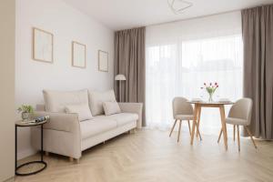 Functional Studio Close to the Metro in Warsaw by Noclegi Renters