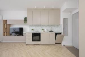 Functional Studio Close to the Metro in Warsaw by Noclegi Renters