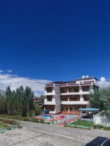 Blue Yak Resort