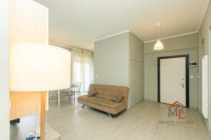 Apartments in Palazzo San Paolo with balconies by ML WHITE HOUSE