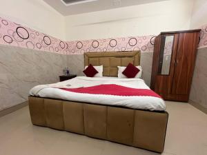 Hotel Signature Plaza - Near Lajpat Nagar Metro