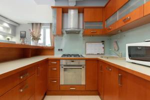 Bright Grey Apartment in Sopot Close to the Beach by Noclegi Renters