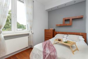 Bright Grey Apartment in Sopot Close to the Beach by Noclegi Renters