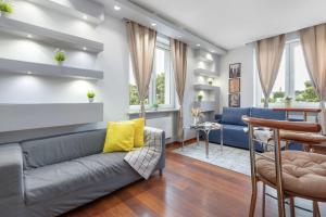 Bright Grey Apartment in Sopot Close to the Beach by Noclegi Renters