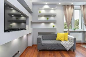 Bright Grey Apartment in Sopot Close to the Beach by Noclegi Renters