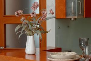 Bright Grey Apartment in Sopot Close to the Beach by Noclegi Renters