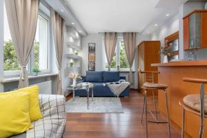 Bright Grey Apartment in Sopot Close to the Beach by Noclegi Renters
