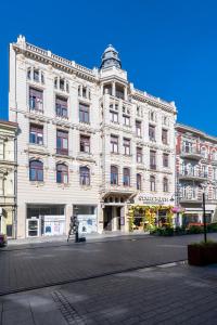 Piotrkowska Elegant Studio by BookingHost