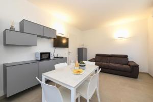 Hello Lake Apartment MGH