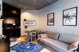 Comfortable Apartment with Parking & Air Conditioning by Noclegi Renters