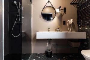 Comfortable Apartment with Parking & Air Conditioning by Noclegi Renters