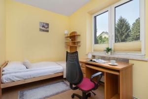 Przestronny Dom z Ogrodem i 3 Sypialniami we Wieliczce by Noclegi Renters