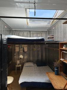 Off-grid Container by the Bay