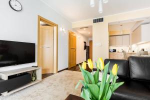 Angel Plaza Deluxe Apartment by BookingHost