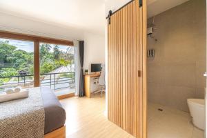 1BR Duplex - Workspace and Balcony