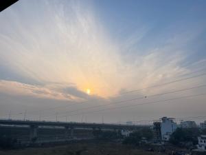Luxury 3BHK, Walk to Yashobhoomi, 10 Min Airport
