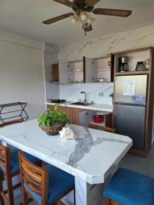 Apartamento en Tucacas con Vista al Mar