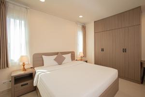 Mayfair Suites