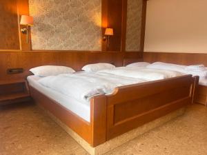 Hotel Waldblick BSR Garten mit Pavillons im Schwarzwald, ideal für Paare, Familien, Hunde
