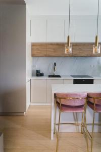 Capital Towers - Apartament Glamour w centrum miasta z widokiem na rzekę i park