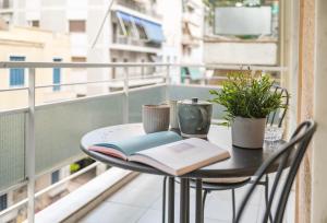 2 Bdr Apt in Vibrant Pangrati-walk to Syntagma