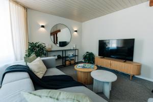 Grand Host Central Suite 1 -120 sqm Free Parking & near Congress Centre