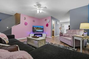 Dollys Dreamhouse by American Patriot Getaways