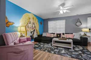 Dollys Dreamhouse by American Patriot Getaways