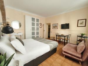 Domus Viola by Quokka 360 - 3 min walk from Piazza Navona