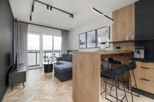 Nowoczesny Apartament z Miejscem do Pracy i Parkingiem Blisko Spodka by Noclegi Renters
