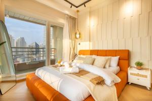 4BHK Modern Marina Escape - Walk to Beach & Metro