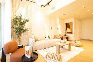4BHK Modern Marina Escape - Walk to Beach & Metro
