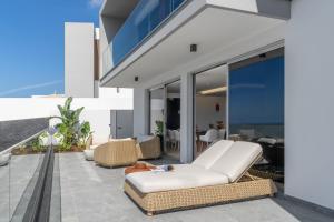 Infinito Azul by an island apart