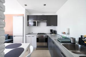 1 Maja Homely Apartament by BookingHost