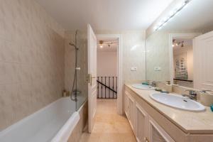 Stylish luxury apartment in Nueva Andalucia