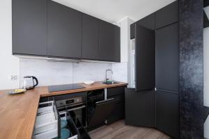 Kopcińskiego Homely Apartment by BookingHost