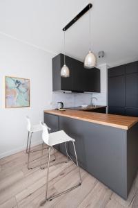 Kopcińskiego Homely Apartment by BookingHost
