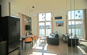 Two-story apartment with a loft-style flair - Mechelinki