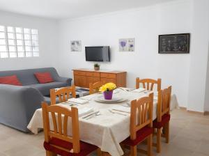 Apartamento en Conil de la Frontera ubicado en en una zona tranquila y muy bien situada para disfrutar del pueblo y de la playa sin necesidad de coche SOLO PARA FAMILIAS Y PAREJAS